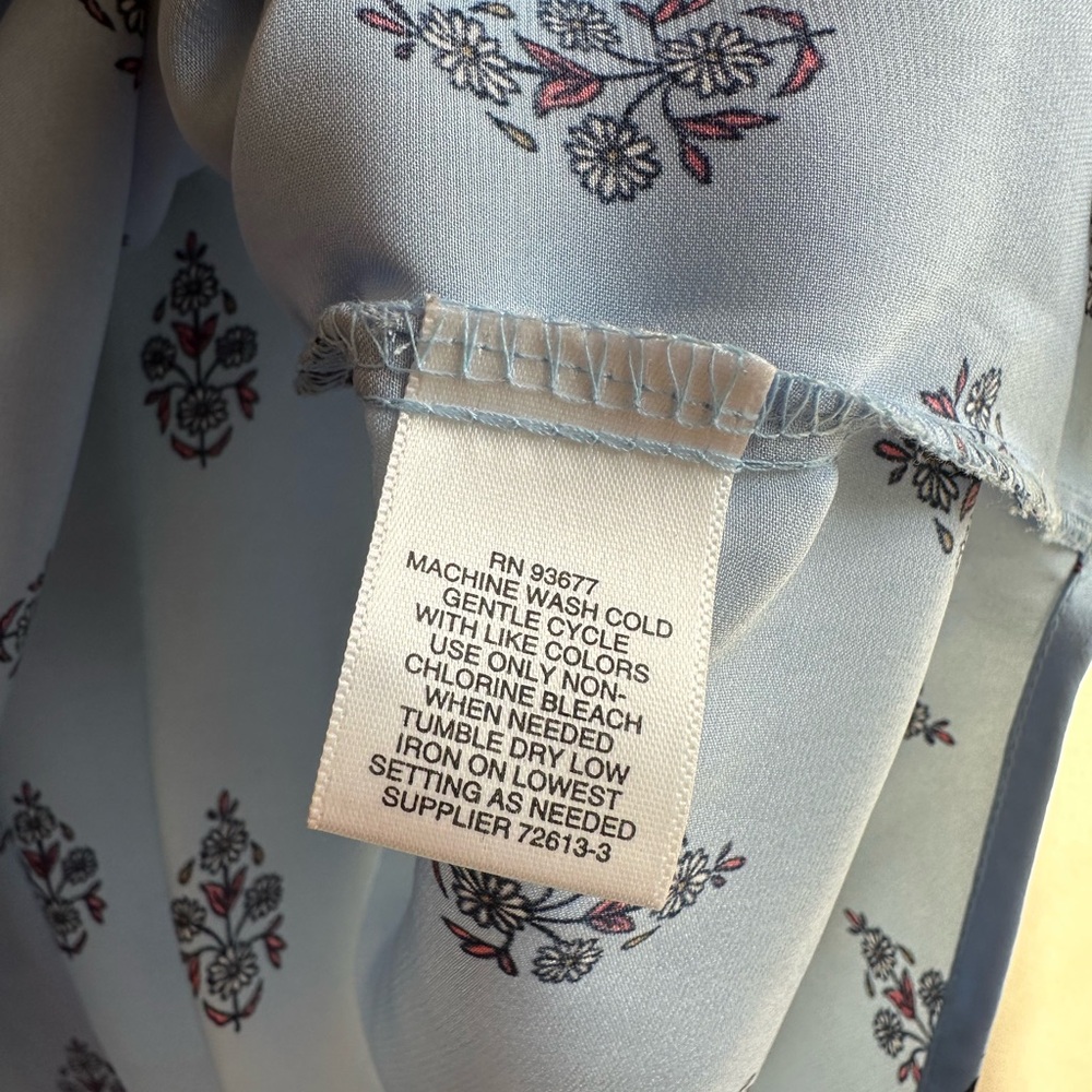 Liz Claiborne Blue Floral Women's Top - Picture 4 of 6